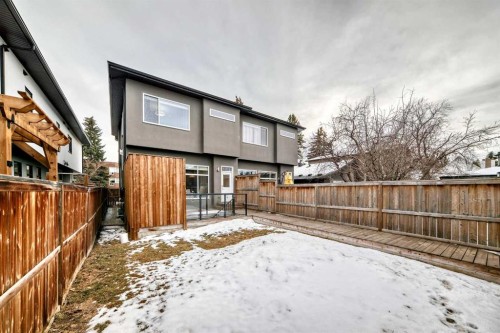 2807 25 Street Sw, Calgary, AB - Outdoor