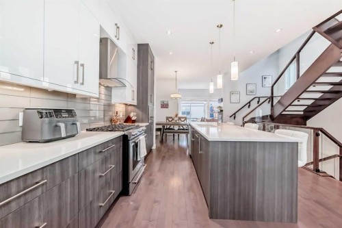 2807 25 Street Sw, Calgary, AB - Indoor Photo Showing Kitchen With Upgraded Kitchen