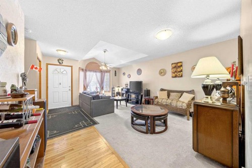 13 Parklane Place, Strathmore, AB - Indoor Photo Showing Living Room