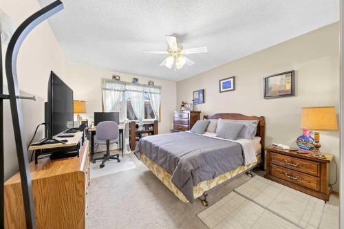 13 Parklane Place, Strathmore, AB - Indoor Photo Showing Bedroom