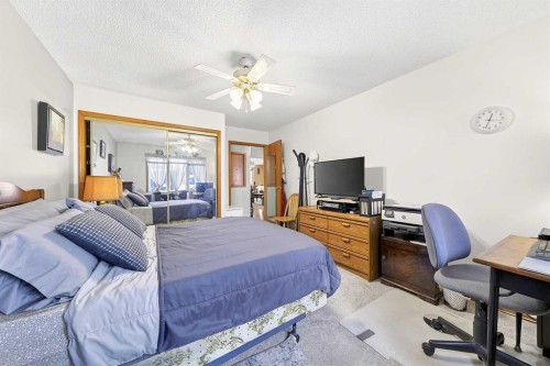 13 Parklane Place, Strathmore, AB - Indoor Photo Showing Bedroom
