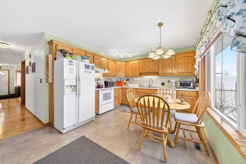 13 Parklane Place, Strathmore, AB - Indoor Photo Showing Kitchen