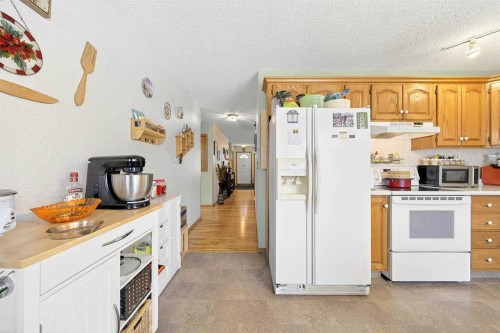 13 Parklane Place, Strathmore, AB - Indoor Photo Showing Kitchen