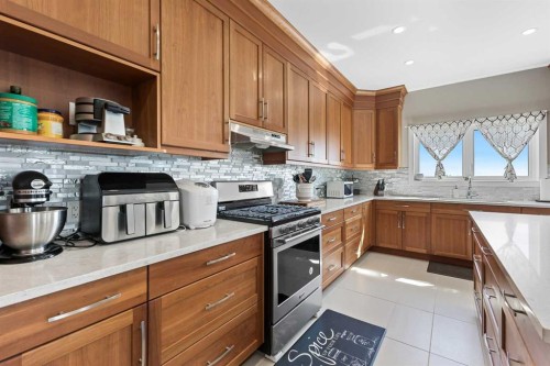 243077 Range Road 255, Rural Wheatland County, AB - Indoor Photo Showing Kitchen