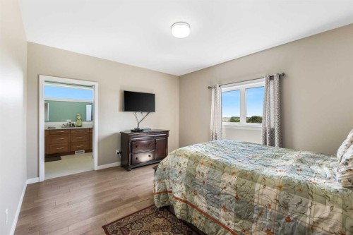 243077 Range Road 255, Rural Wheatland County, AB - Indoor Photo Showing Bedroom