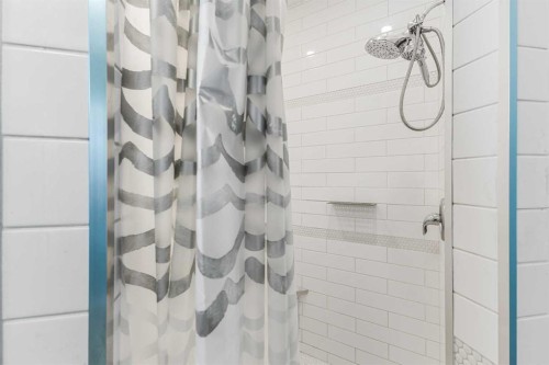 243077 Range Road 255, Rural Wheatland County, AB - Indoor Photo Showing Bathroom