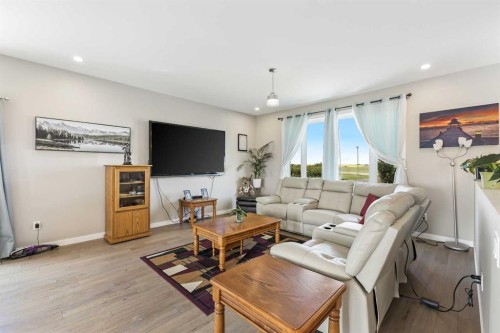 243077 Range Road 255, Rural Wheatland County, AB - Indoor Photo Showing Living Room