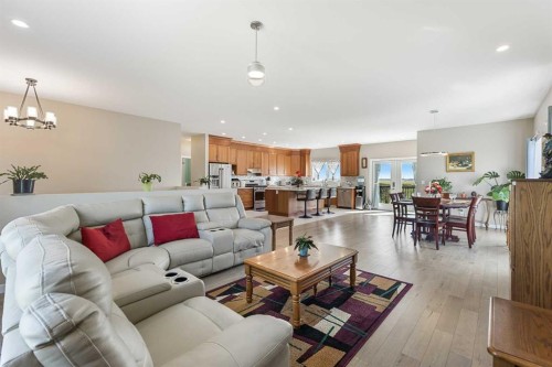 243077 Range Road 255, Rural Wheatland County, AB - Indoor Photo Showing Living Room