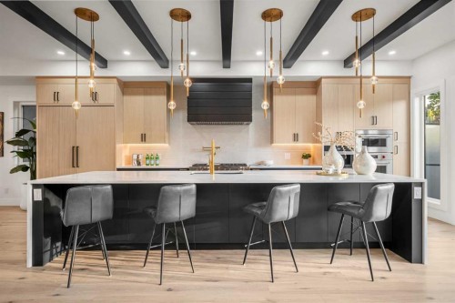 1415 24 Street Sw, Calgary, AB - Indoor Photo Showing Kitchen With Upgraded Kitchen