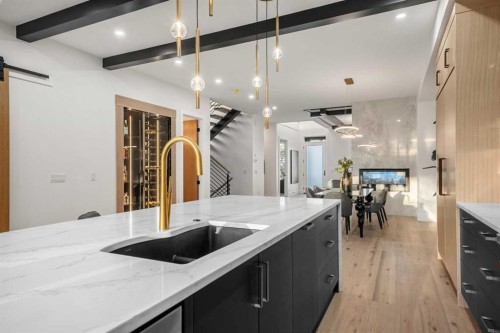 1415 24 Street Sw, Calgary, AB - Indoor Photo Showing Kitchen With Upgraded Kitchen