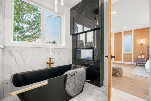 1415 24 Street Sw, Calgary, AB - Indoor Photo Showing Other Room