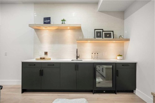 1415 24 Street Sw, Calgary, AB - Indoor Photo Showing Other Room