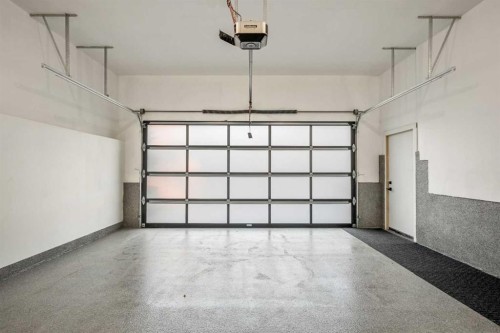 1415 24 Street Sw, Calgary, AB - Indoor Photo Showing Garage