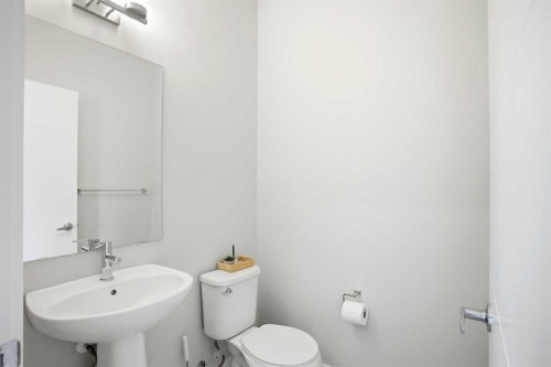 69 Sage Meadows Circle Nw, Calgary, AB - Indoor Photo Showing Bathroom