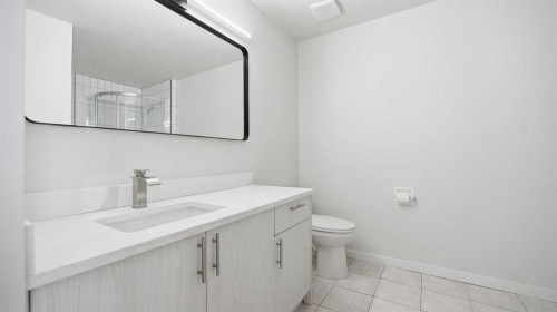 3419 143 Avenue Nw, Edmonton, AB - Indoor Photo Showing Bathroom
