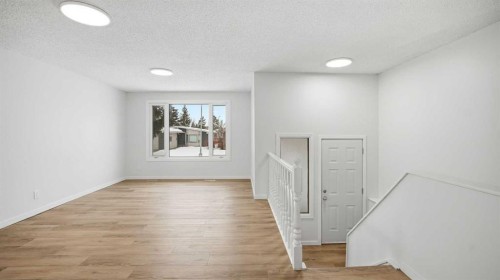 3419 143 Avenue Nw, Edmonton, AB - Indoor Photo Showing Other Room