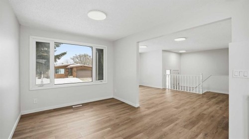 3419 143 Avenue Nw, Edmonton, AB - Indoor Photo Showing Other Room