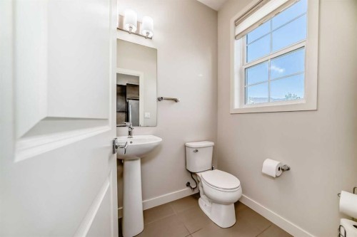 84 Sherwood Row Nw, Calgary, AB - Indoor Photo Showing Bathroom
