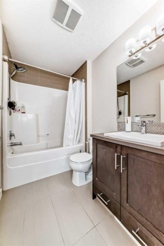 84 Sherwood Row Nw, Calgary, AB - Indoor Photo Showing Bathroom