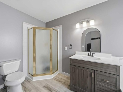 109 Somerset Close Sw, Calgary, AB - Indoor Photo Showing Bathroom