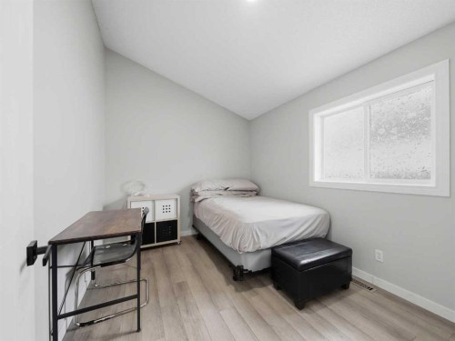 109 Somerset Close Sw, Calgary, AB - Indoor Photo Showing Bedroom