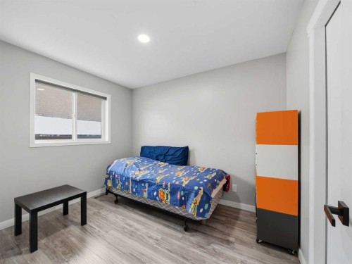 109 Somerset Close Sw, Calgary, AB - Indoor Photo Showing Bedroom