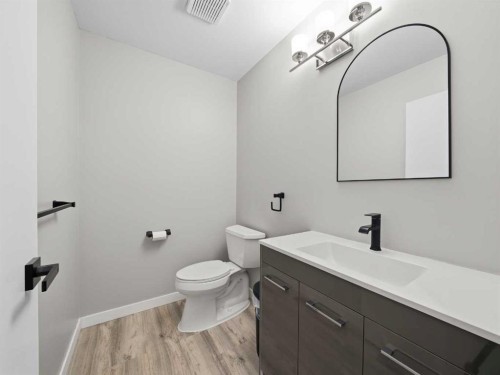 109 Somerset Close Sw, Calgary, AB - Indoor Photo Showing Bathroom
