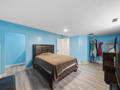 109 Somerset Close Sw, Calgary, AB - Indoor Photo Showing Bedroom