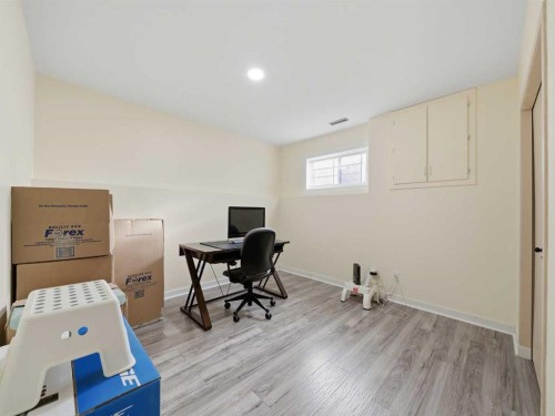 109 Somerset Close Sw, Calgary, AB - Indoor