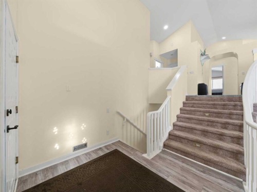 109 Somerset Close Sw, Calgary, AB - Indoor Photo Showing Other Room