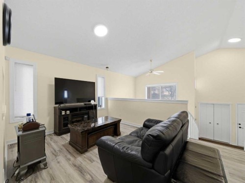 109 Somerset Close Sw, Calgary, AB - Indoor