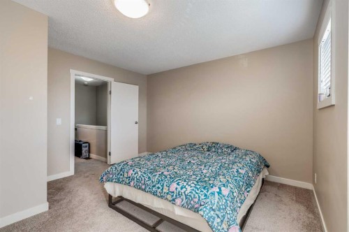 306-2445 Kingsland Road Se, Airdrie, AB - Indoor Photo Showing Bedroom