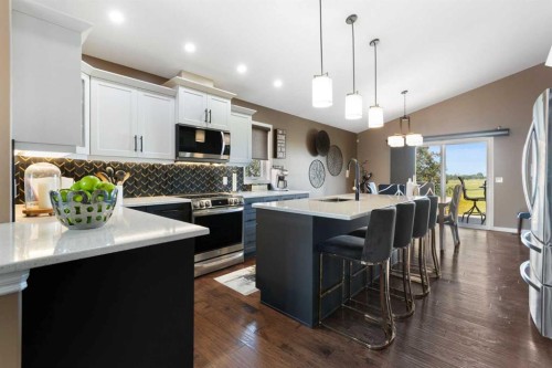 164 Hillcrest Boulevard, Strathmore, AB - Indoor Photo Showing Kitchen With Upgraded Kitchen