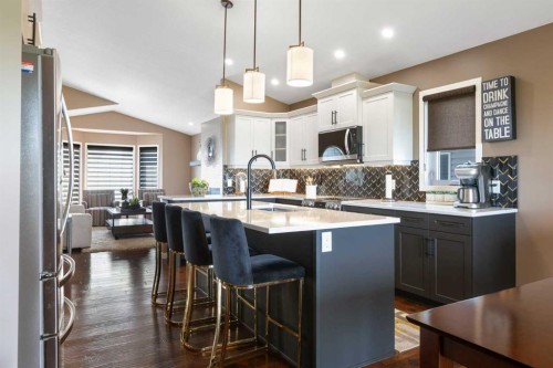 164 Hillcrest Boulevard, Strathmore, AB - Indoor Photo Showing Kitchen With Upgraded Kitchen