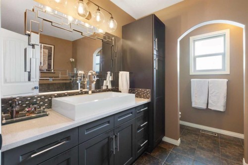 164 Hillcrest Boulevard, Strathmore, AB - Indoor Photo Showing Bathroom