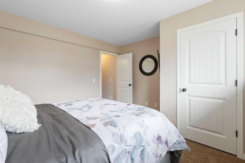 164 Hillcrest Boulevard, Strathmore, AB - Indoor Photo Showing Bedroom