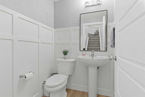 47 Wolf Willow Boulevard Se, Calgary, AB - Indoor Photo Showing Bathroom