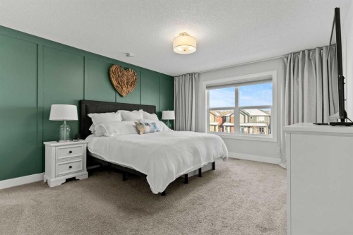 47 Wolf Willow Boulevard Se, Calgary, AB - Indoor Photo Showing Bedroom
