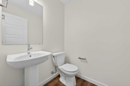 56 Creekside Drive Sw, Calgary, AB - Indoor Photo Showing Bathroom