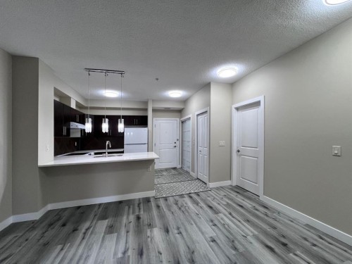 104-2727 28 Avenue Se, Calgary, AB - Indoor Photo Showing Other Room