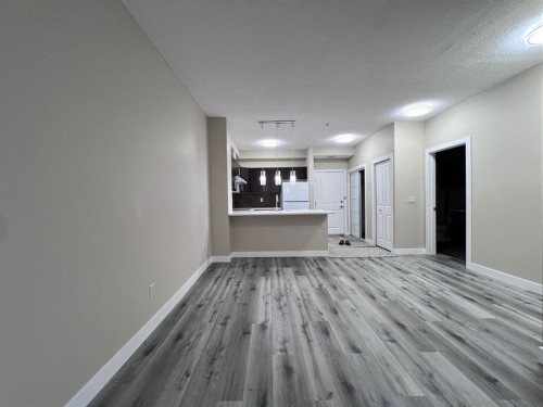 104-2727 28 Avenue Se, Calgary, AB - Indoor Photo Showing Other Room