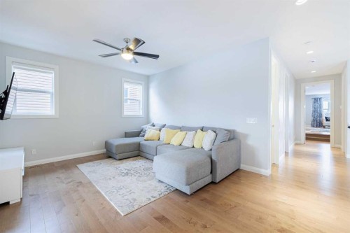 155 Crestridge Hill Sw, Calgary, AB - Indoor Photo Showing Living Room
