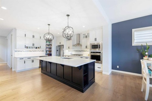 155 Crestridge Hill Sw, Calgary, AB - Indoor Photo Showing Kitchen