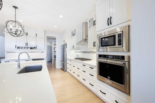 155 Crestridge Hill Sw, Calgary, AB - Indoor Photo Showing Kitchen With Upgraded Kitchen