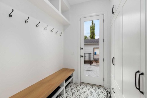 2032 41 Avenue Sw, Calgary, AB - Indoor Photo Showing Other Room