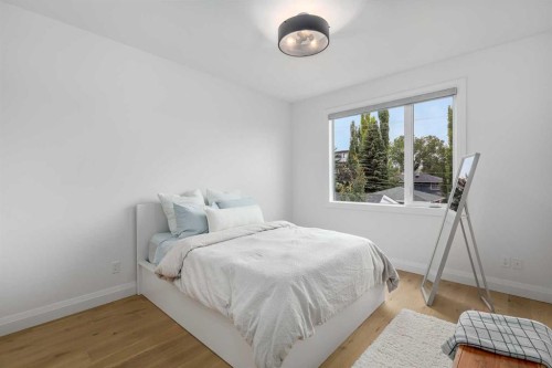 2032 41 Avenue Sw, Calgary, AB - Indoor Photo Showing Bedroom