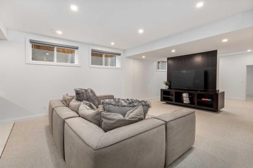 2032 41 Avenue Sw, Calgary, AB - Indoor