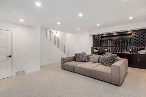 2032 41 Avenue Sw, Calgary, AB - Indoor