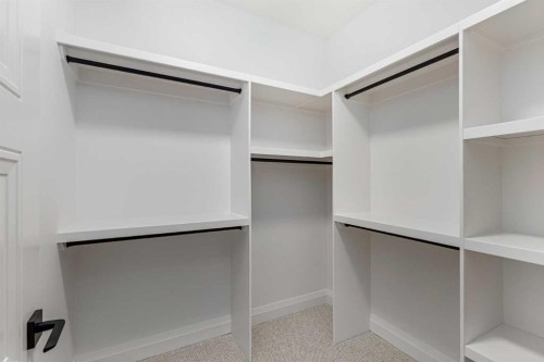2032 41 Avenue Sw, Calgary, AB - Indoor With Storage