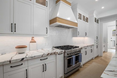 2032 41 Avenue Sw, Calgary, AB - Indoor Photo Showing Kitchen With Upgraded Kitchen